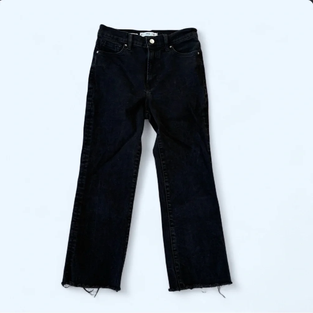 MNG ANTHROPOLOGIE black crop straight leg jeans  Size 6 Raw hem EUC